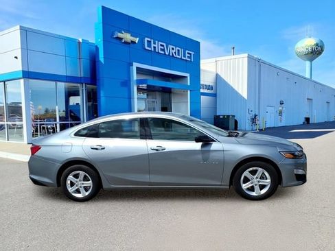 Used 2024 Chevrolet Malibu LS FWD image 2