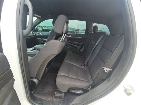 Used 2018 Jeep Grand Cherokee Laredo RWD image 5