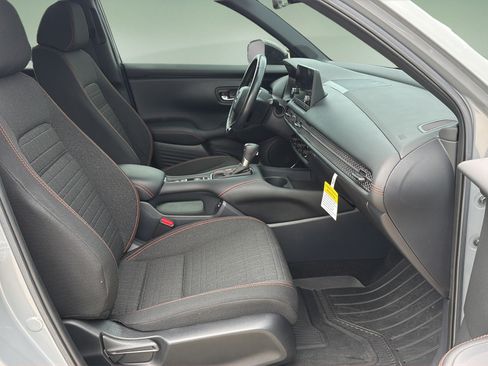 Used 2025 Honda HR-V Sport image 11