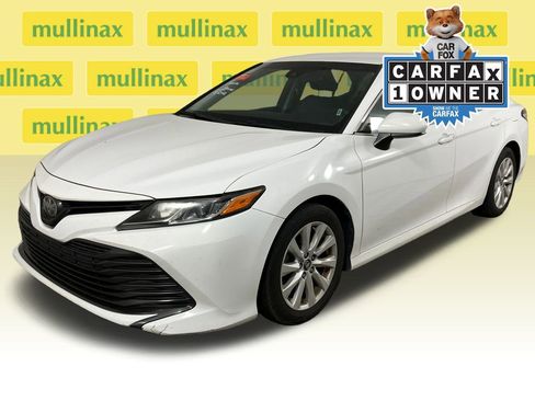 Used 2018 Toyota Camry LE image 14