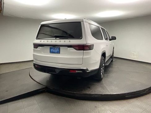 Used 2023 Jeep Wagoneer L 4WD w/ Premium Group I image 8