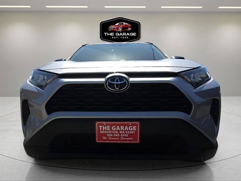 Used 2021 Toyota RAV4 LE AWD/4WD image 2