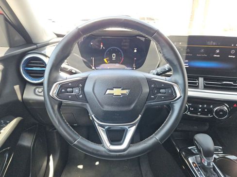 Used 2025 Chevrolet Trax LT w/ LT Convenience Package FWD image 23