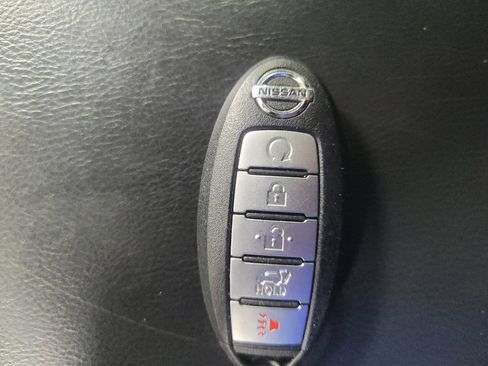 Used 2017 Nissan Pathfinder SL FWD image 32