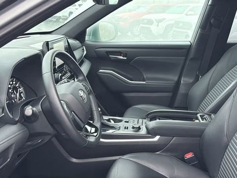 Used 2021 Toyota Highlander XSE image 28