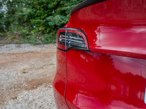 Used 2022 Tesla Model Y Performance AWD/4WD image 10