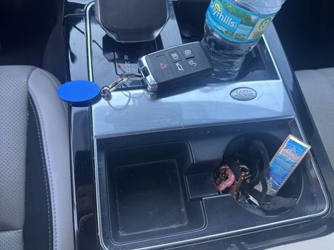 Used 2023 Land Rover Range Rover Velar R-Dynamic S image 15