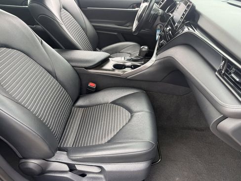 Used 2024 Toyota Camry SE image 12