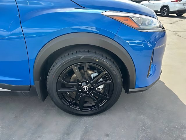 Used 2023 Nissan Kicks SR w/ Interior Electronics Package FWD image 9