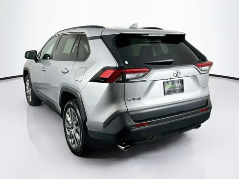 Used 2022 Toyota RAV4 XLE Premium FWD image 5