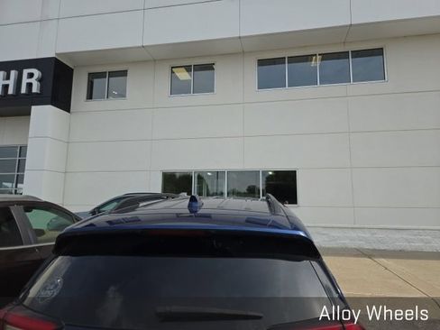 Used 2023 GMC Terrain SLE w/ Driver Convenience Package FWD image 6
