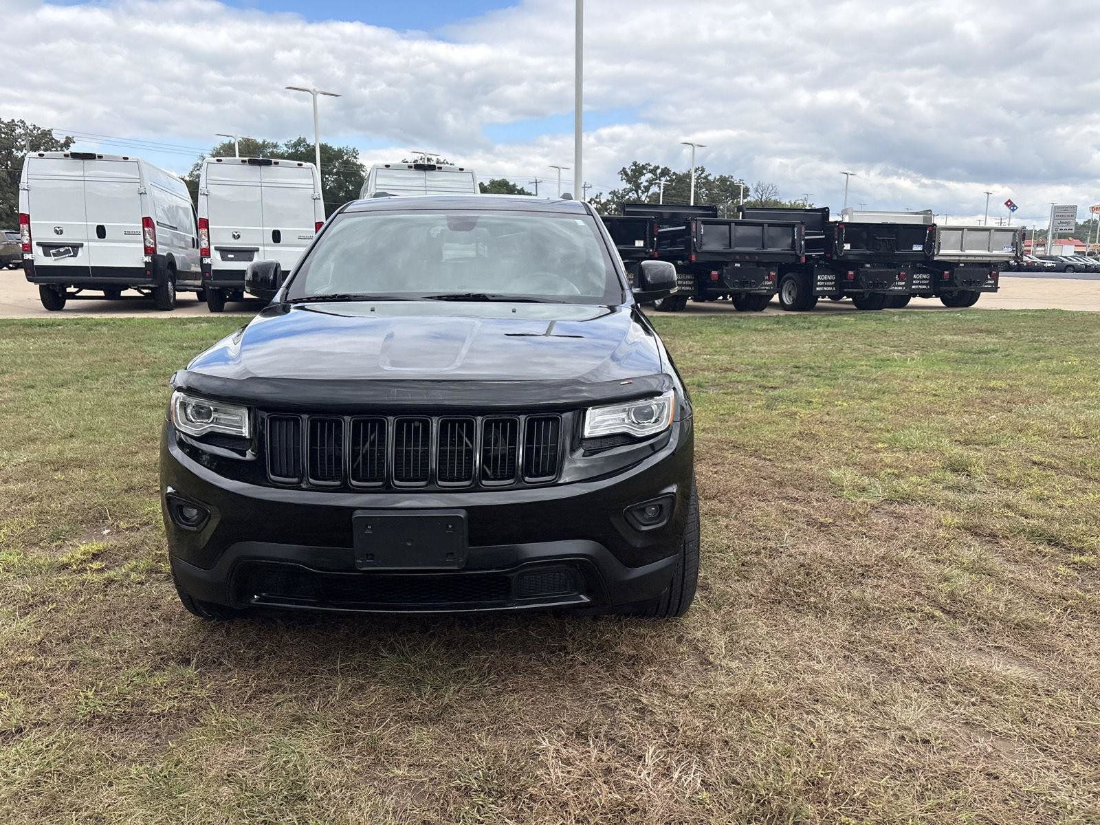 Used 2015 Jeep Grand Cherokee Limited w/ Luxury Group II AWD/4WD image 2