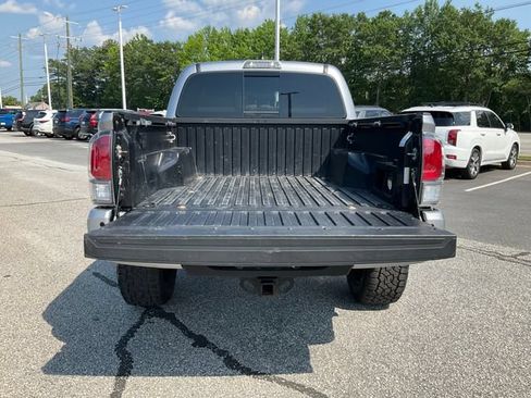 Used 2020 Toyota Tacoma TRD Off-Road w/ Technology Package AWD/4WD image 17