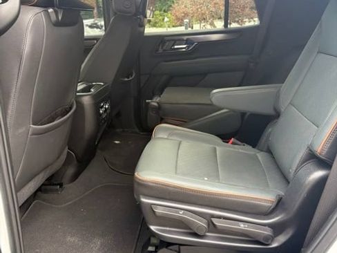 Used 2025 GMC Yukon AT4 w/ AT4 Premium Plus Package AWD/4WD image 9