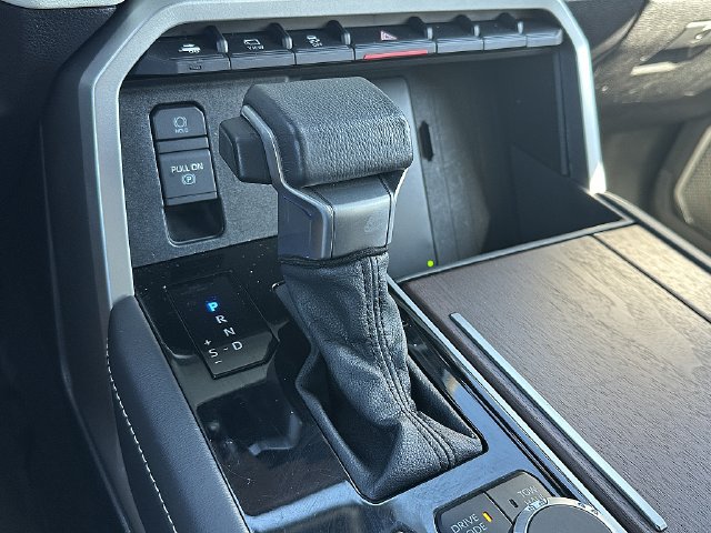 Used 2025 Toyota Sequoia Capstone AWD/4WD image 40
