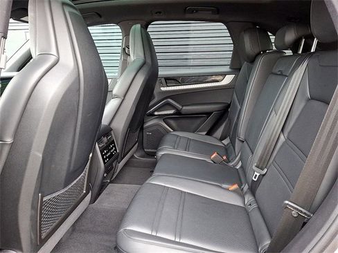 Used 2025 Porsche Cayenne w/ Premium Package Plus image 15