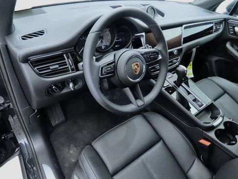 Used 2025 Porsche Macan S AWD/4WD image 4