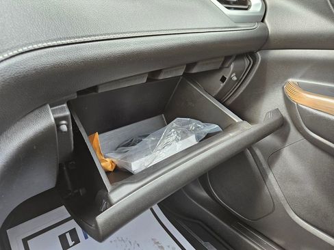 Used 2019 GMC Acadia SLE image 17