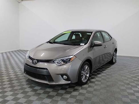 Used 2015 Toyota Corolla LE FWD image 2