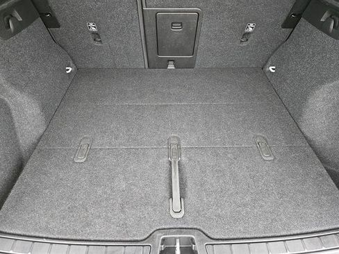 Used 2024 Volvo XC40 B5 Plus w/ Climate Package image 22