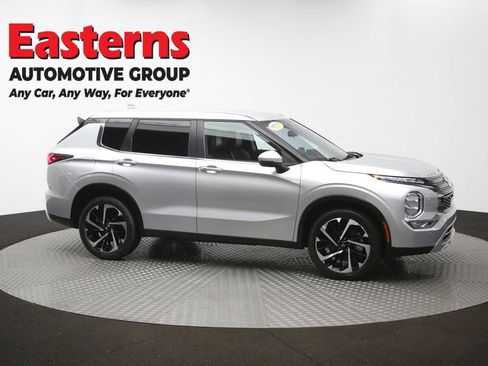 Used 2023 Mitsubishi Outlander SE AWD/4WD image 45
