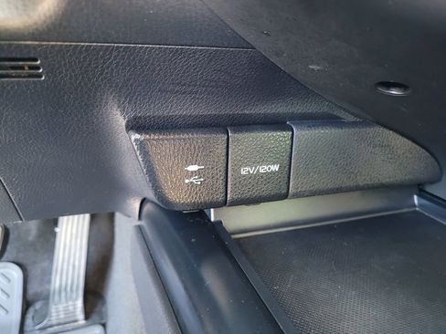 Used 2019 Toyota Camry SE w/ Accessory Appearance Package image 14