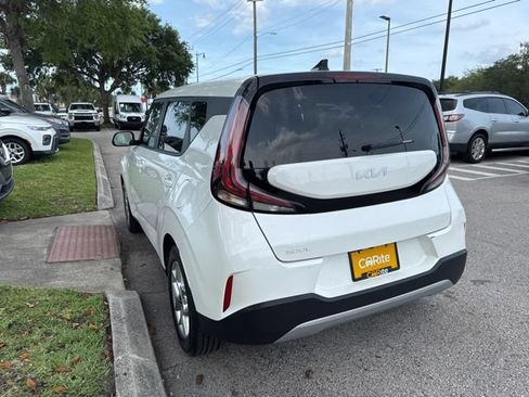 Used 2025 Kia Soul LX w/ LX Technology Package FWD image 5