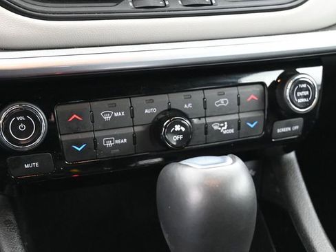 Used 2025 Jeep Compass Limited image 25