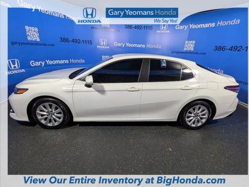 Used 2018 Toyota Camry LE FWD image 9