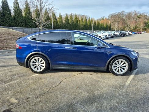 Used 2018 Tesla Model X 75D image 10
