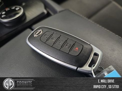 Used 2025 Nissan Rogue SV AWD/4WD image 28