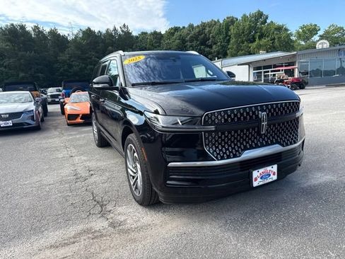 Used 2025 Lincoln Navigator Reserve AWD/4WD image 12