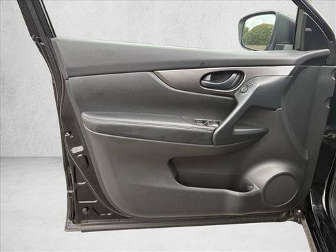 Used 2020 Nissan Rogue Sport S w/ Appearance Package FWD image 11