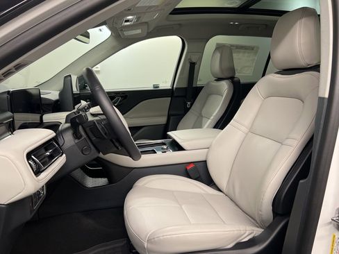 New 2026 Lincoln Aviator AWD image 27