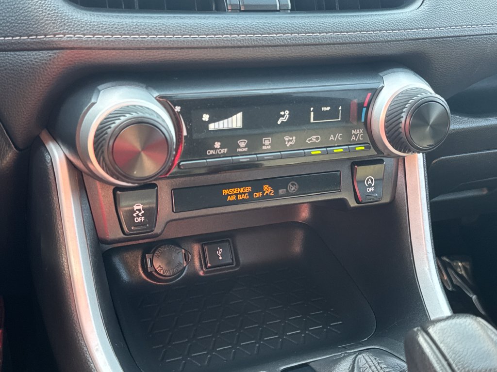 Used 2021 Toyota RAV4 LE AWD/4WD image 24