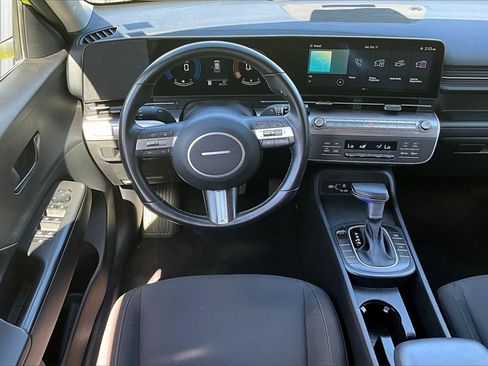 Used 2024 Hyundai Kona SEL image 2