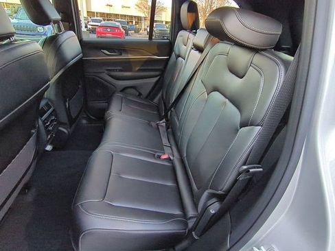 New 2025 Jeep Grand Cherokee Limited image 32