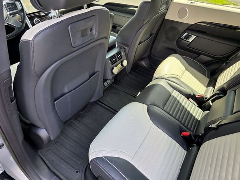 Certified 2023 Land Rover Discovery HSE R-Dynamic AWD/4WD image 15