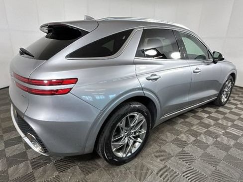 Used 2025 Genesis GV70 2.5T AWD/4WD image 3