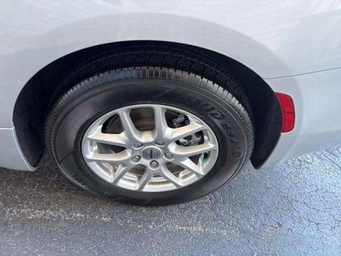 Used 2024 Chrysler Voyager LX image 14