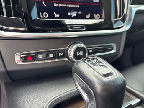 Used 2018 Volvo S90 T5 Momentum w/ Convenience Package FWD image 31