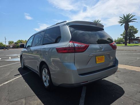 Used 2017 Toyota Sienna LE FWD image 11