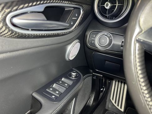 Used 2018 Alfa Romeo Giulia Quadrifoglio image 28