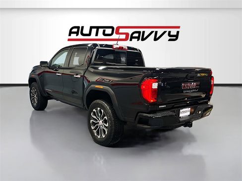 Used 2025 GMC Canyon Denali image 5