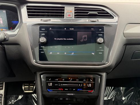 Used 2022 Volkswagen Tiguan SE R-Line image 14