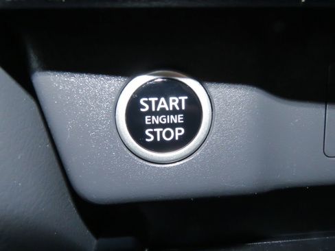 Certified 2022 Nissan Rogue SV image 25