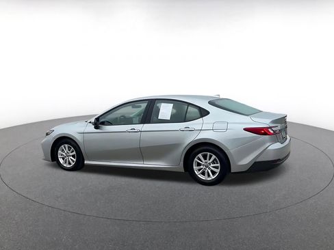 Used 2025 Toyota Camry LE image 10