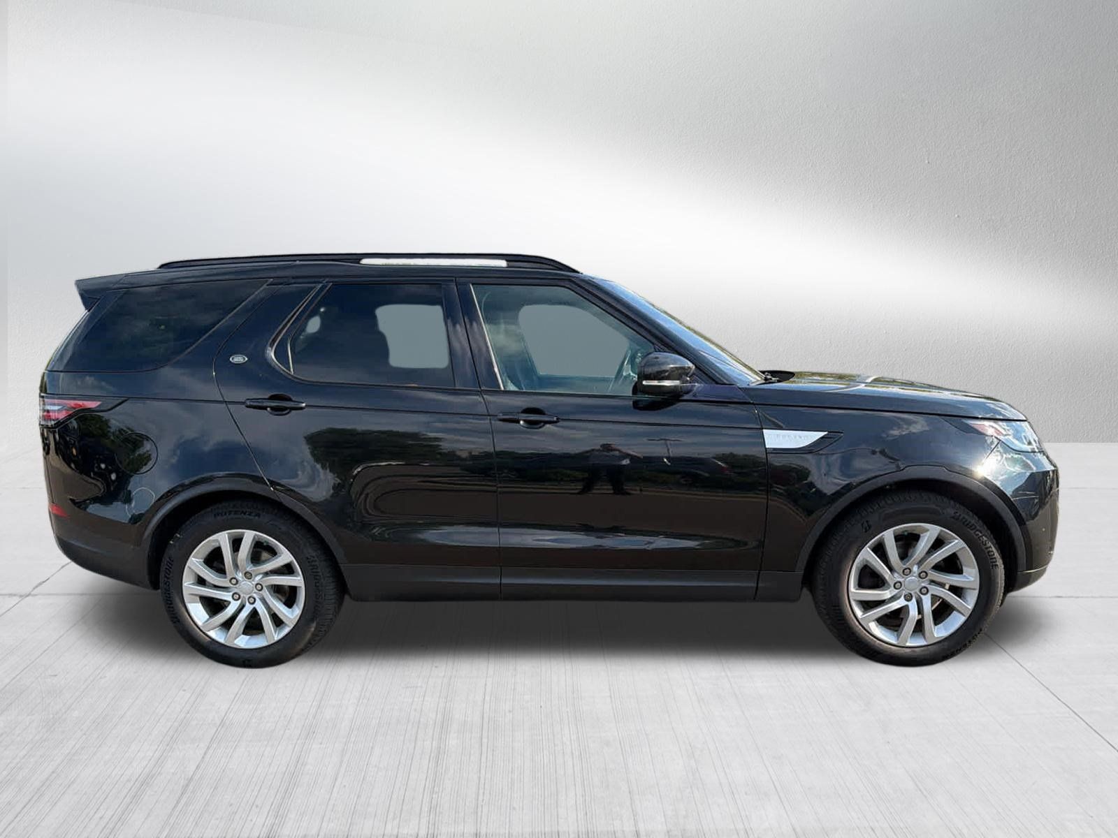 Used 2018 Land Rover Discovery HSE AWD/4WD image 4