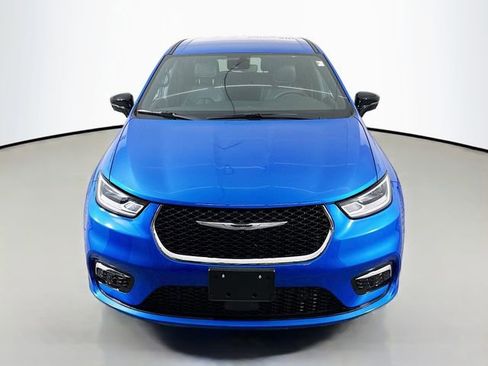 New 2026 Chrysler Pacifica Select image 2