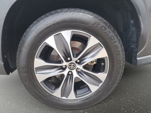 Used 2021 Toyota Highlander XLE FWD image 32